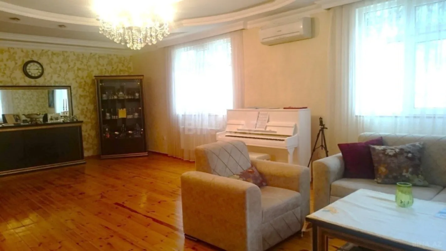 Satılır 4 otaqlı həyət evi 132.7 m²
