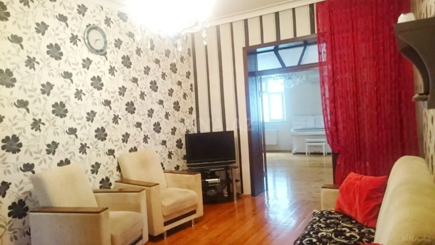 Satılır 4 otaqlı həyət evi 132.7 m²