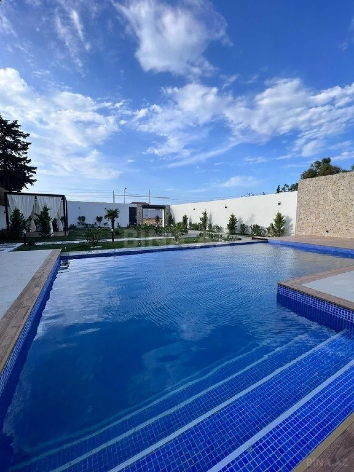 Kirayə verilir 4 otaqlı həyət evi 200 m²