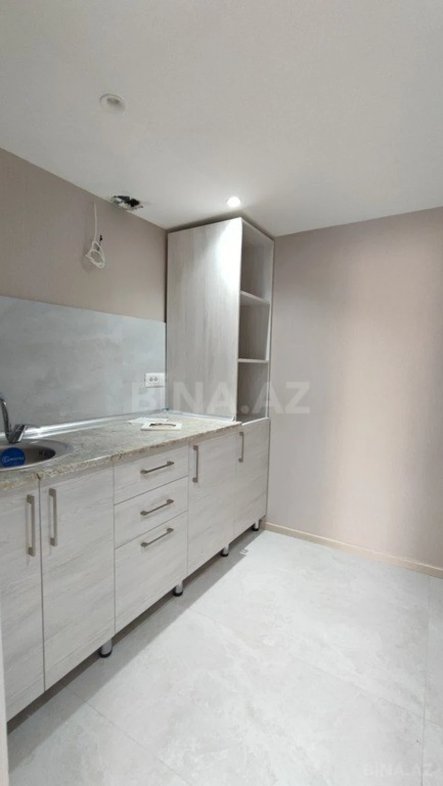 Satılır 3 otaqlı ofis 94 m²