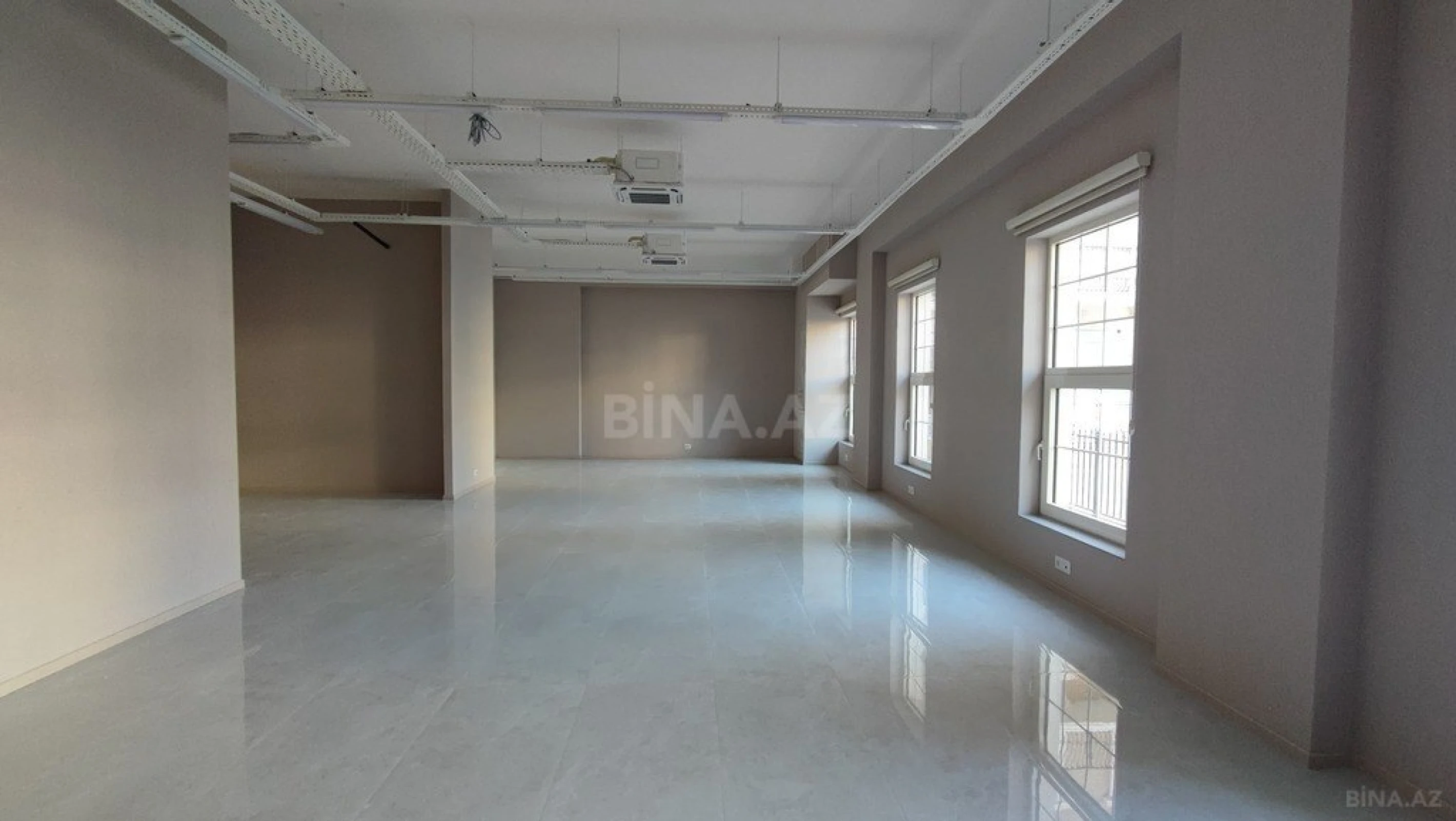 Satılır 3 otaqlı ofis 94 m²