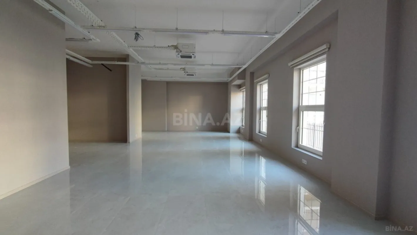 Satılır 3 otaqlı ofis 94 m²