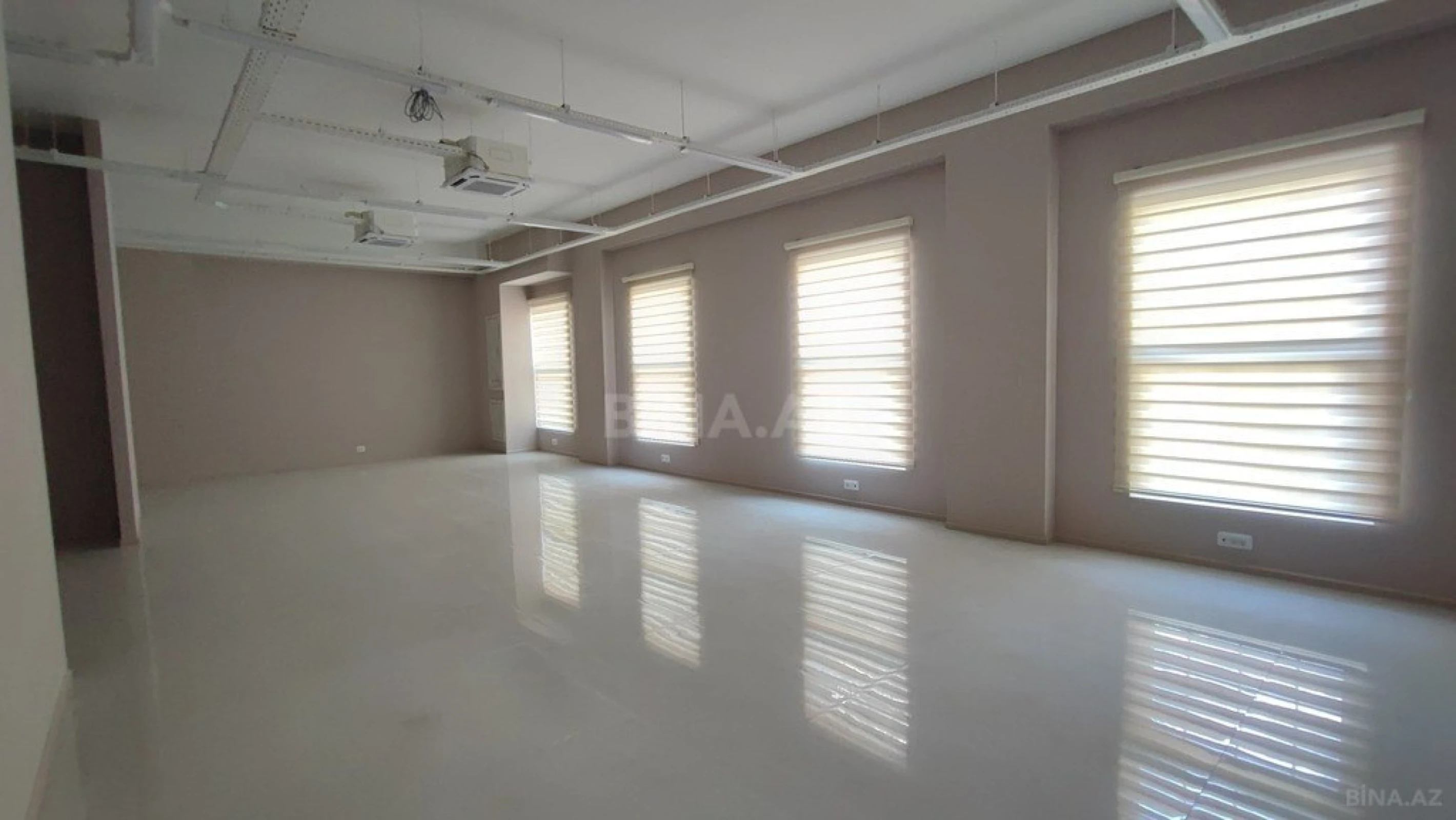Satılır 3 otaqlı ofis 94 m²