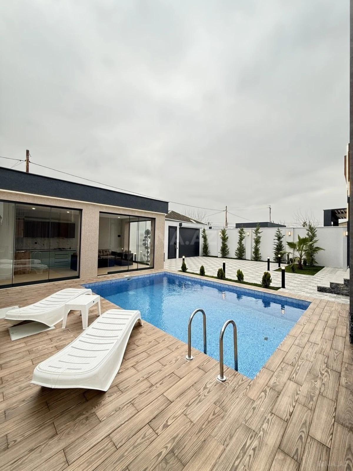 Satılır 4 otaqlı həyət evi 180 m²