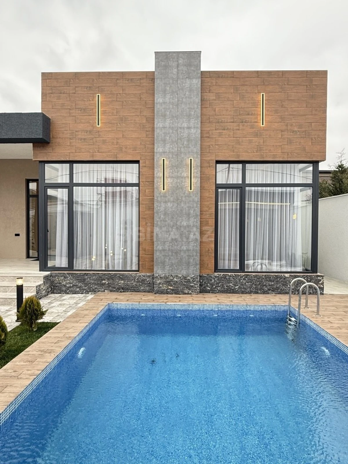 Satılır 4 otaqlı həyət evi 180 m²