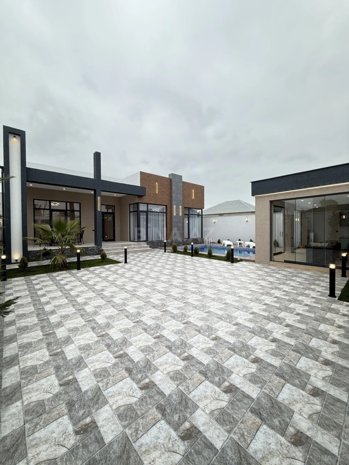 Satılır 4 otaqlı həyət evi 180 m²
