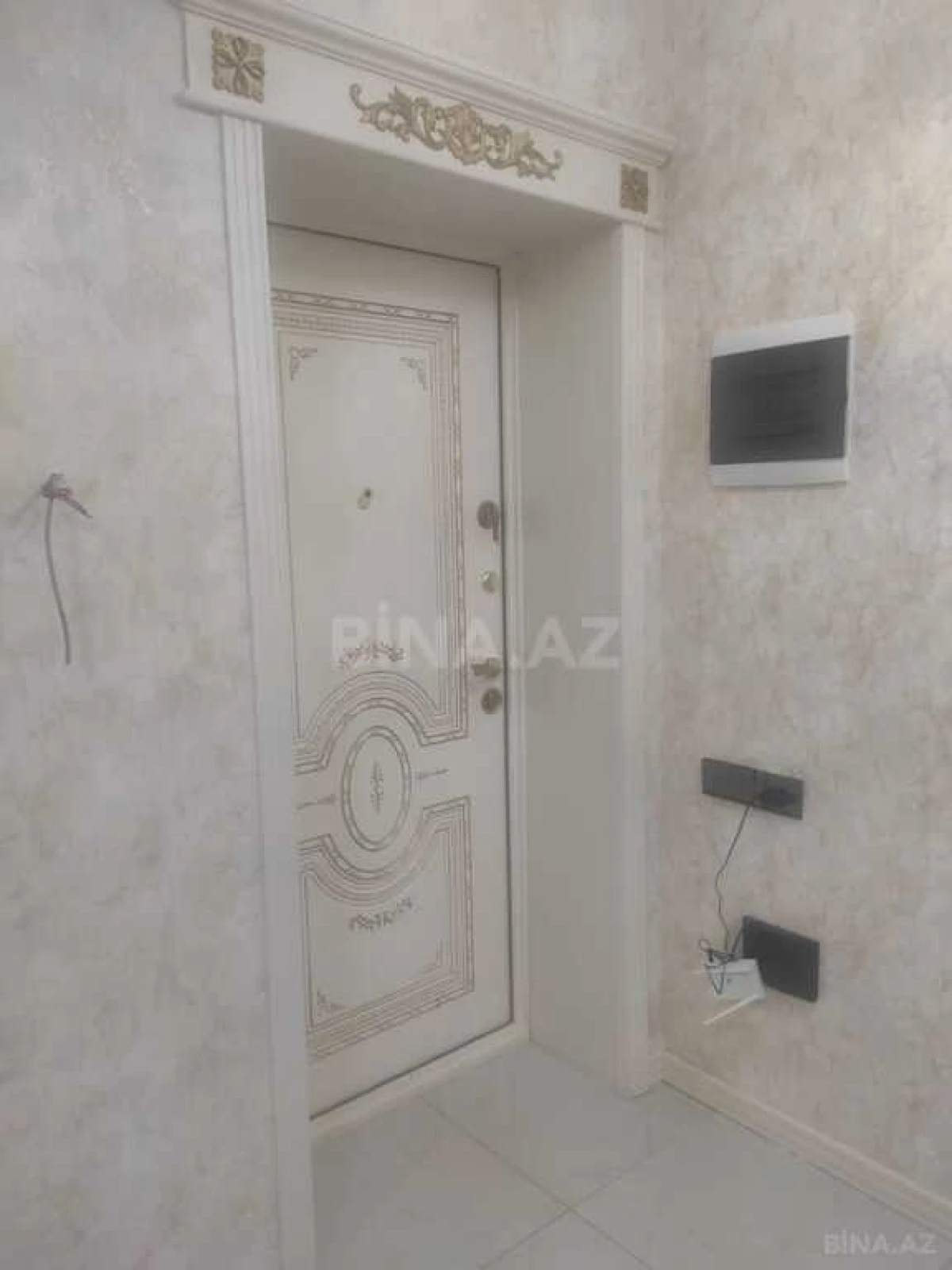 Satılır 4 otaqlı mənzil 180 m²
