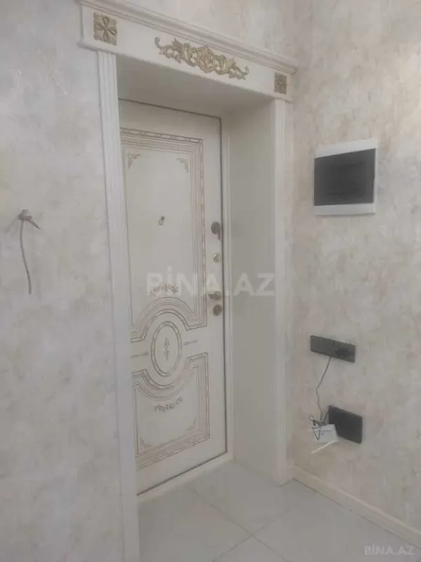 Satılır 4 otaqlı mənzil 180 m²