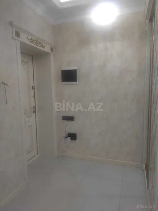Satılır 4 otaqlı mənzil 180 m²