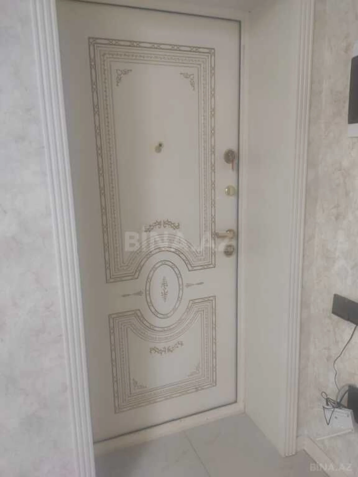 Satılır 4 otaqlı mənzil 180 m²