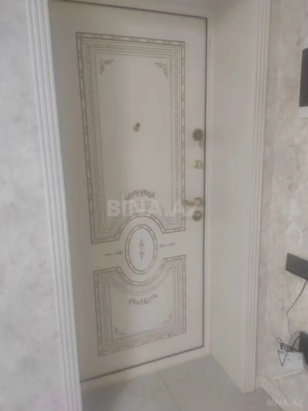Satılır 4 otaqlı mənzil 180 m²