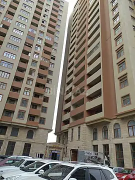 Satılır 4 otaqlı mənzil 180 m²