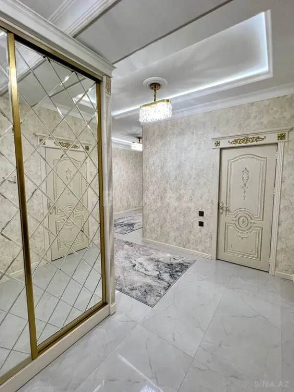 Satılır 4 otaqlı mənzil 180 m²