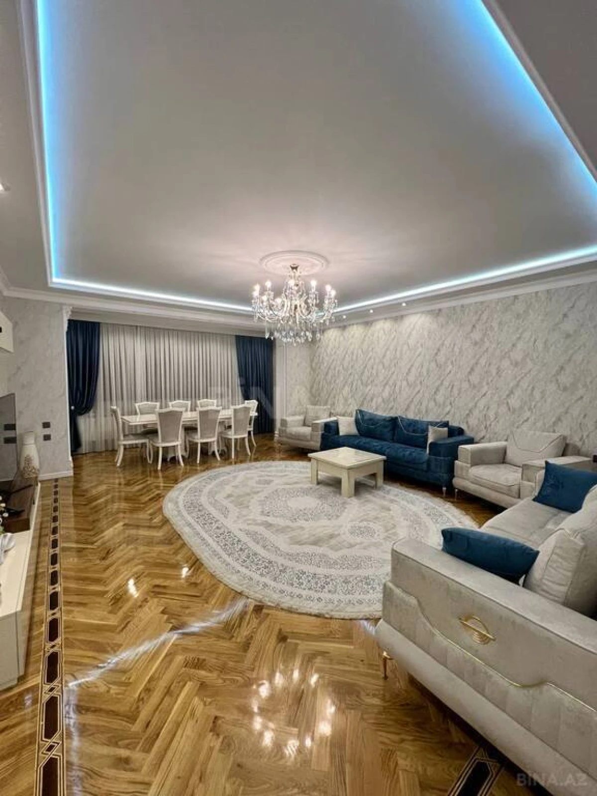 Satılır 4 otaqlı mənzil 180 m²