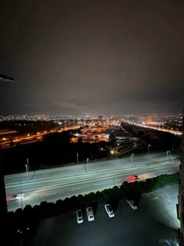 Satılır 4 otaqlı mənzil 180 m²