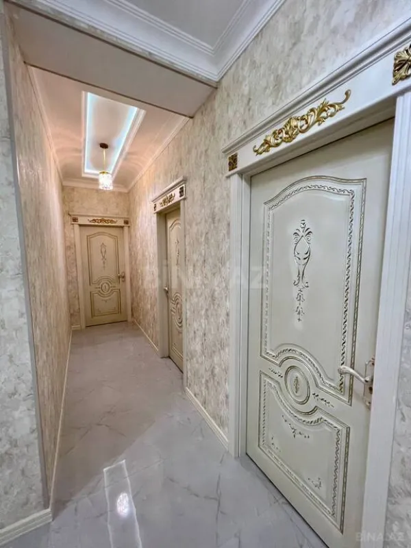 Satılır 4 otaqlı mənzil 180 m²