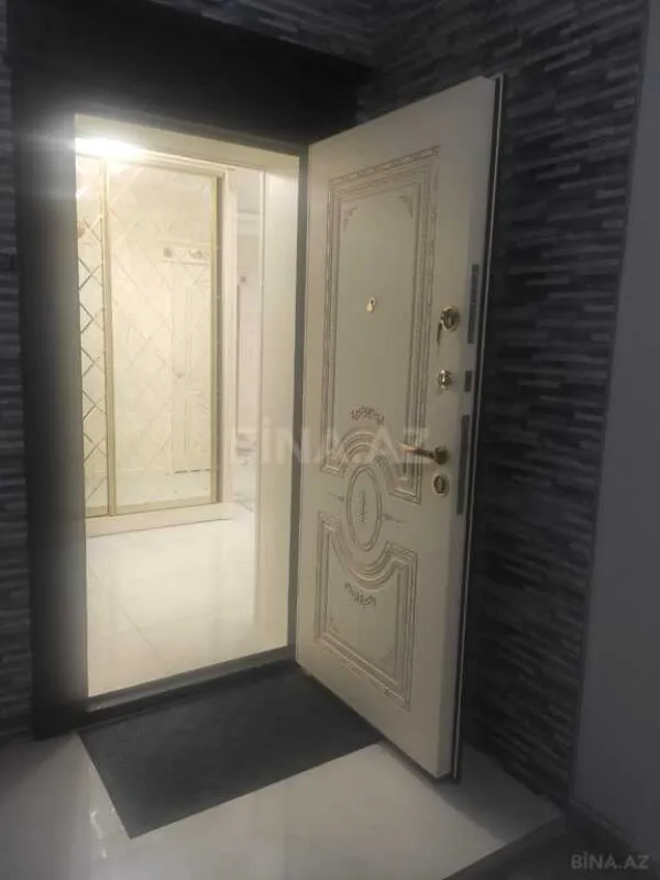 Satılır 4 otaqlı mənzil 180 m²