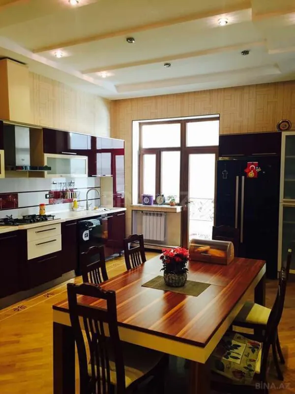 Kirayə verilir 11 otaqlı ofis 650 m²