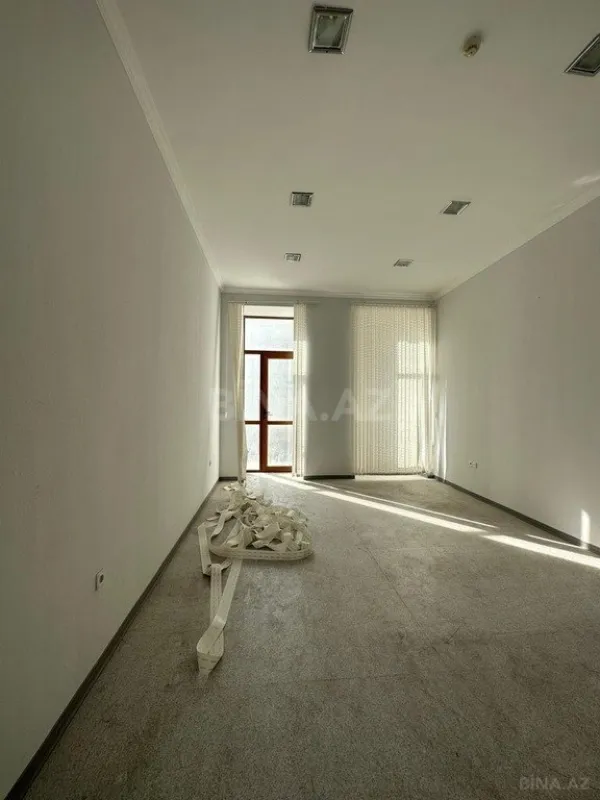 Satılır obyekt 430 m²