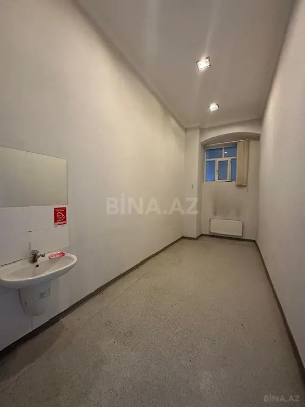 Satılır obyekt 430 m²