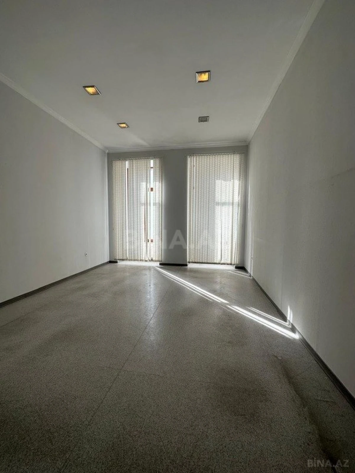Satılır obyekt 430 m²