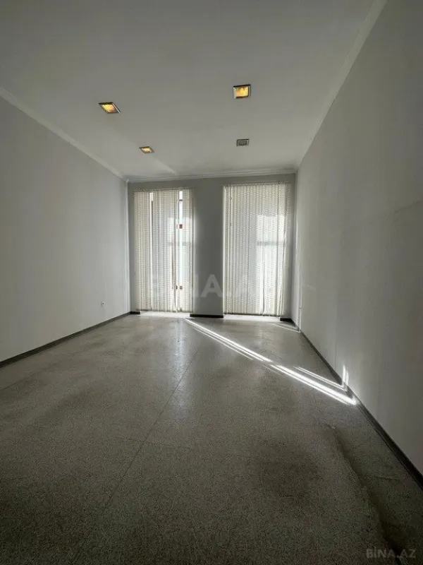 Satılır obyekt 430 m²