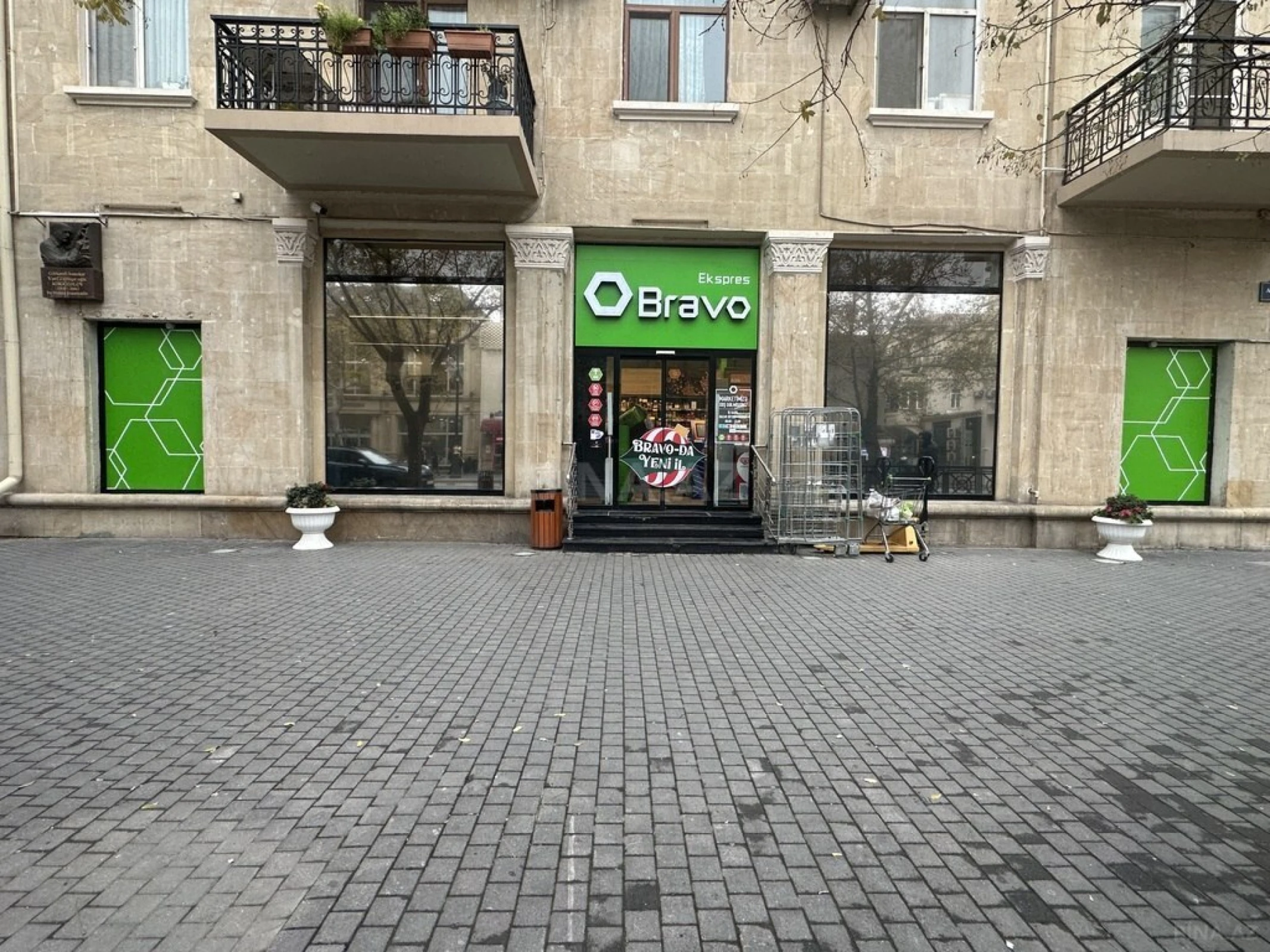 Satılır obyekt 140 m²