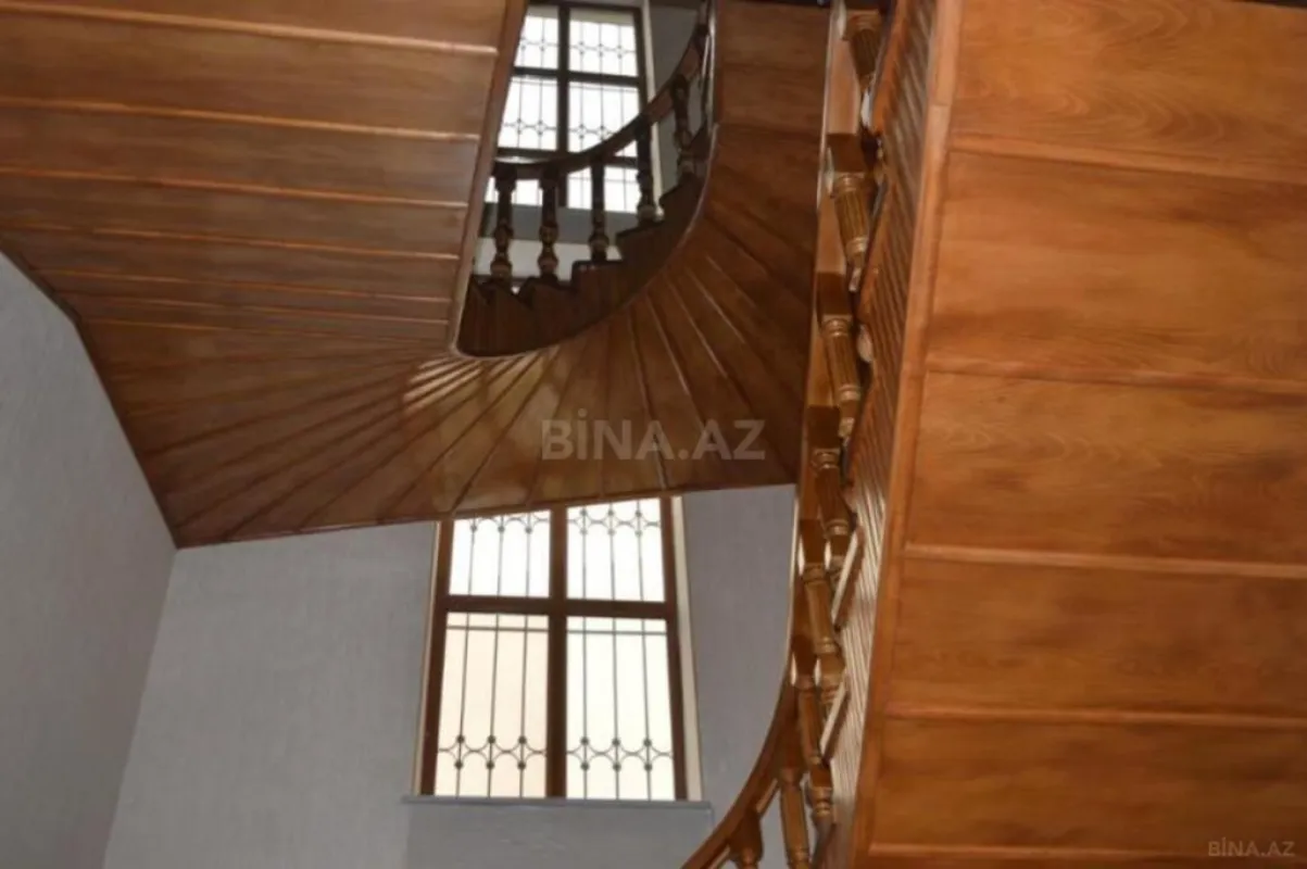 Satılır 7 otaqlı həyət evi 500 m²