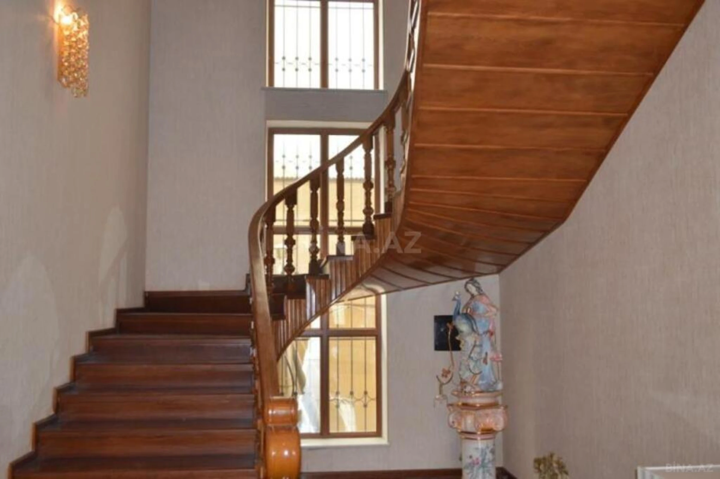 Satılır 7 otaqlı həyət evi 500 m²