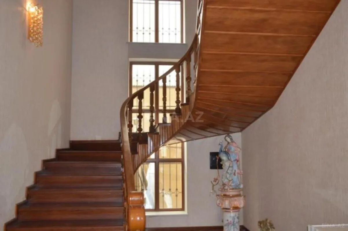 Satılır 7 otaqlı həyət evi 500 m²