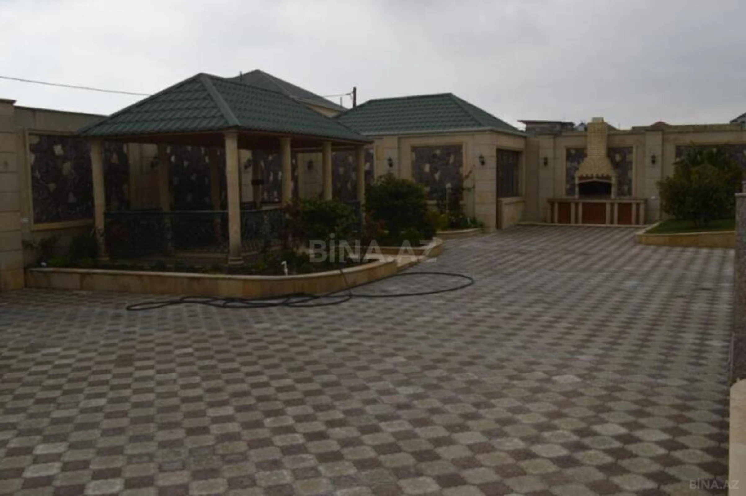 Satılır 7 otaqlı həyət evi 500 m²