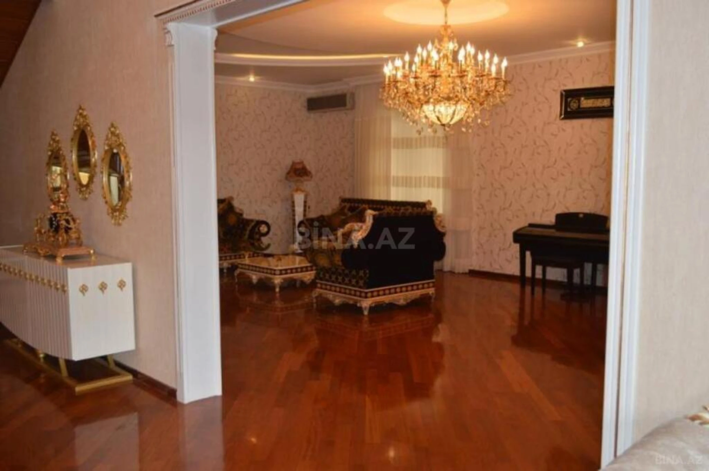 Satılır 7 otaqlı həyət evi 500 m²
