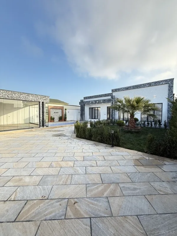 Satılır 5 otaqlı həyət evi 220 m²