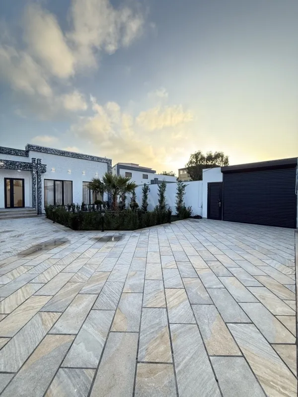 Satılır 5 otaqlı həyət evi 220 m²