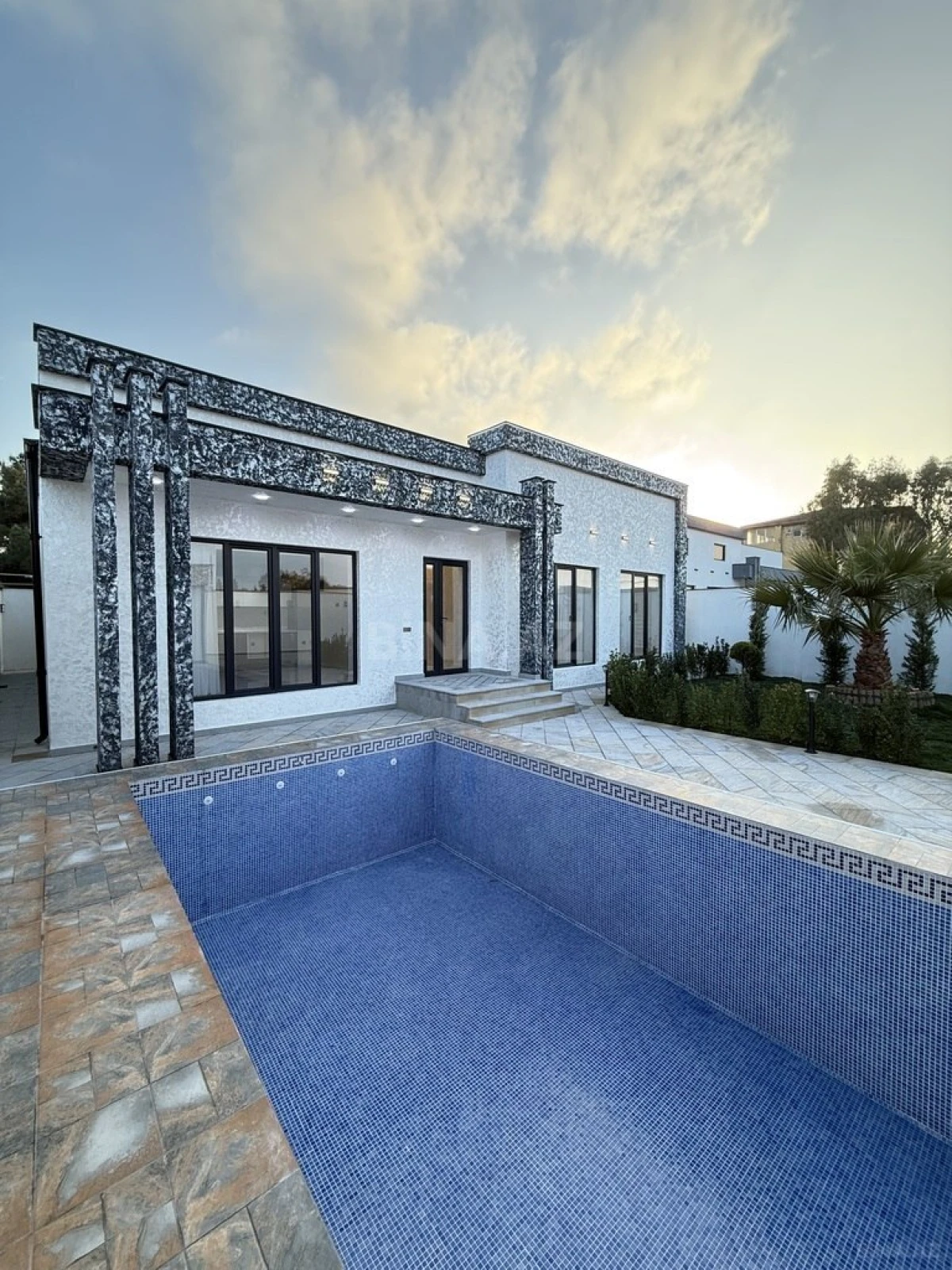 Satılır 5 otaqlı həyət evi 220 m²