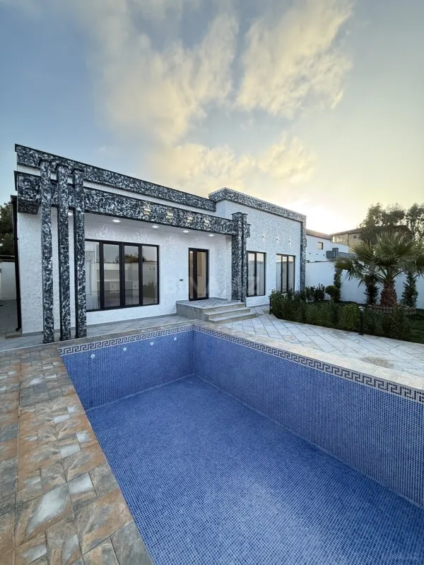 Satılır 5 otaqlı həyət evi 220 m²