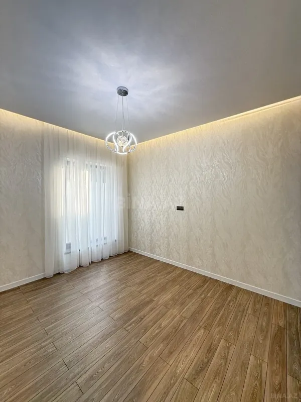 Satılır 5 otaqlı həyət evi 220 m²