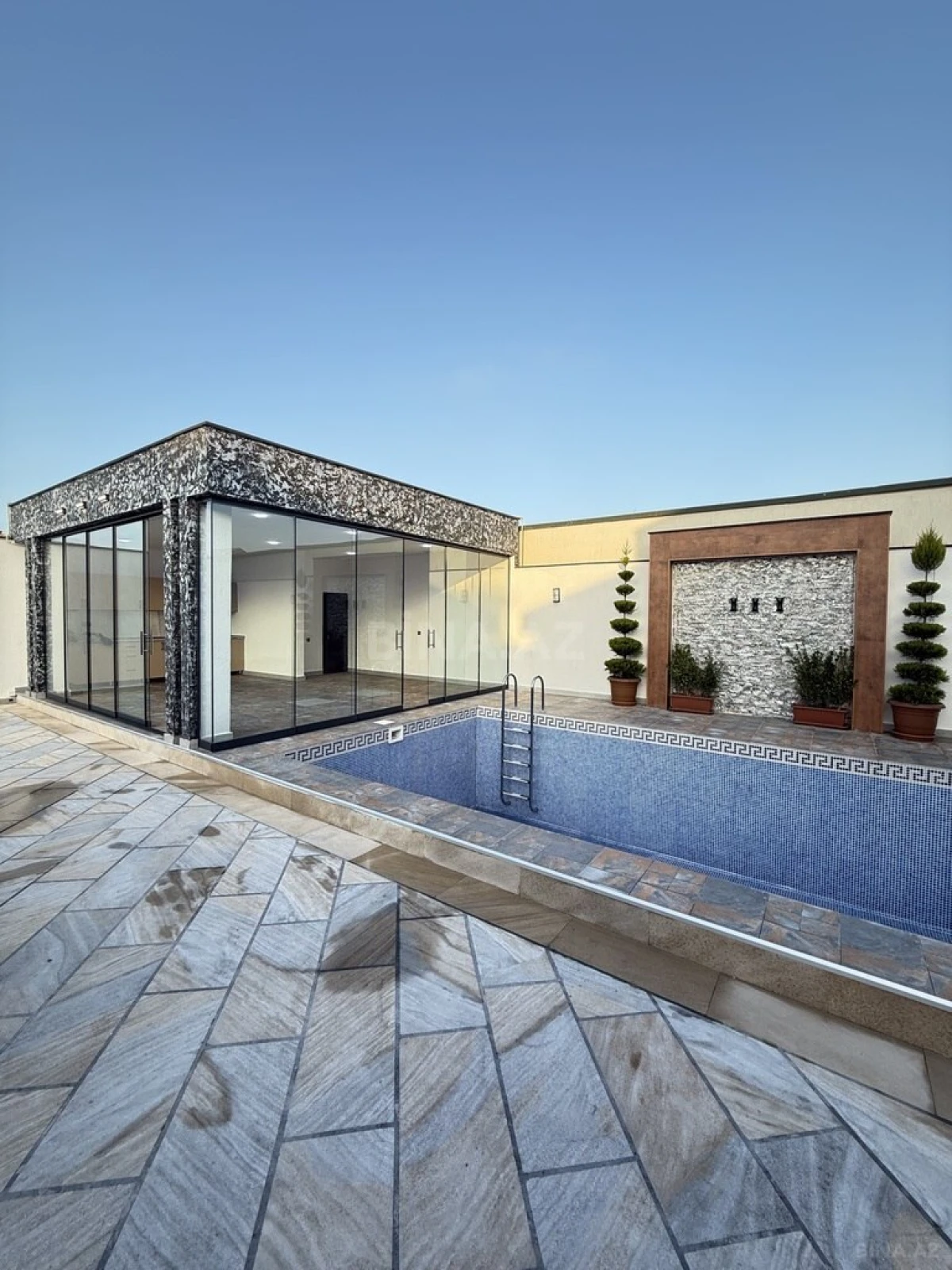 Satılır 5 otaqlı həyət evi 220 m²