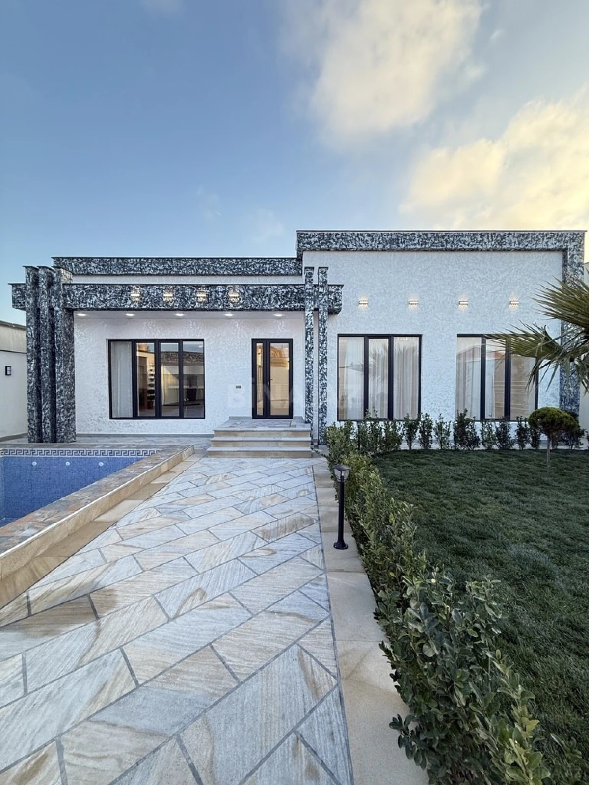 Satılır 5 otaqlı həyət evi 220 m²