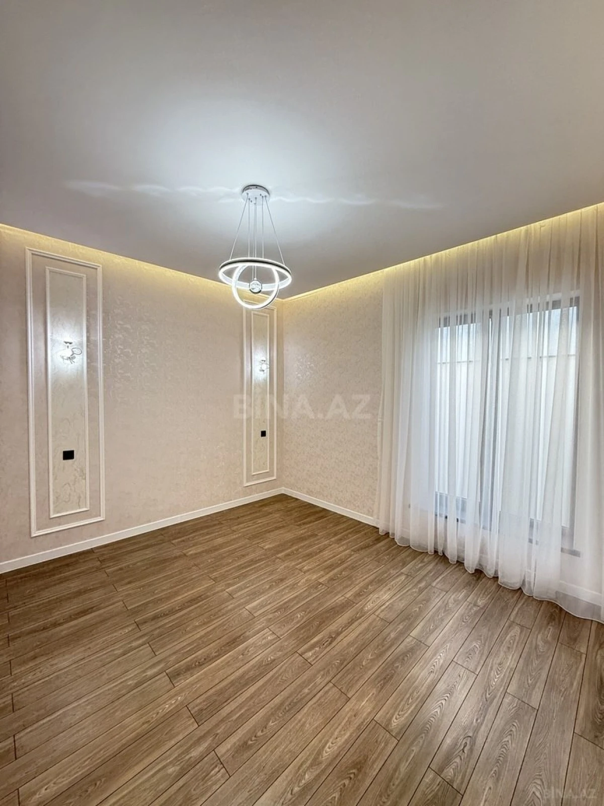 Satılır 5 otaqlı həyət evi 220 m²