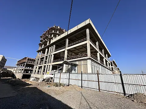 Satılır 2 otaqlı mənzil 79 m²