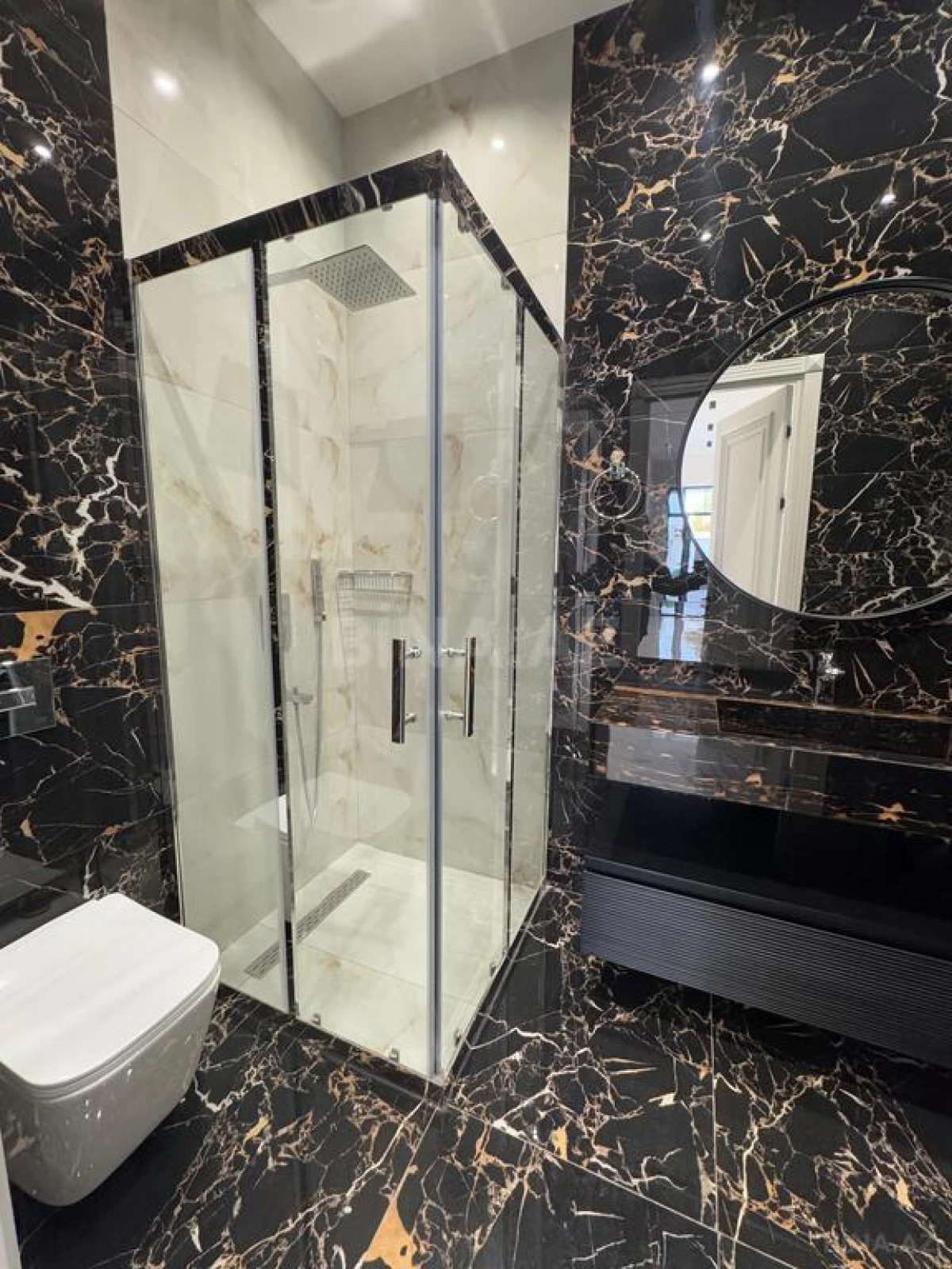 Satılır 4 otaqlı həyət evi 200 m²