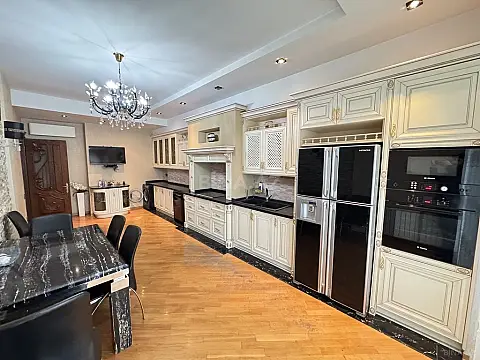 Kirayə verilir 3 otaqlı mənzil 200 m²