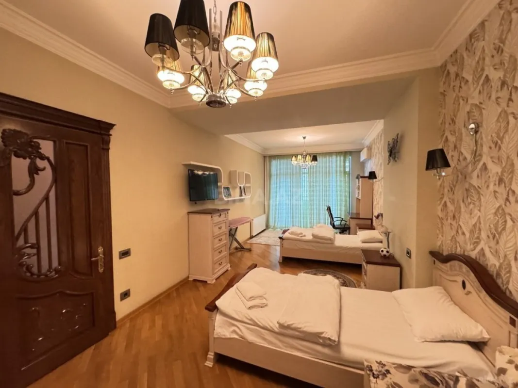 Kirayə verilir 3 otaqlı mənzil 200 m²
