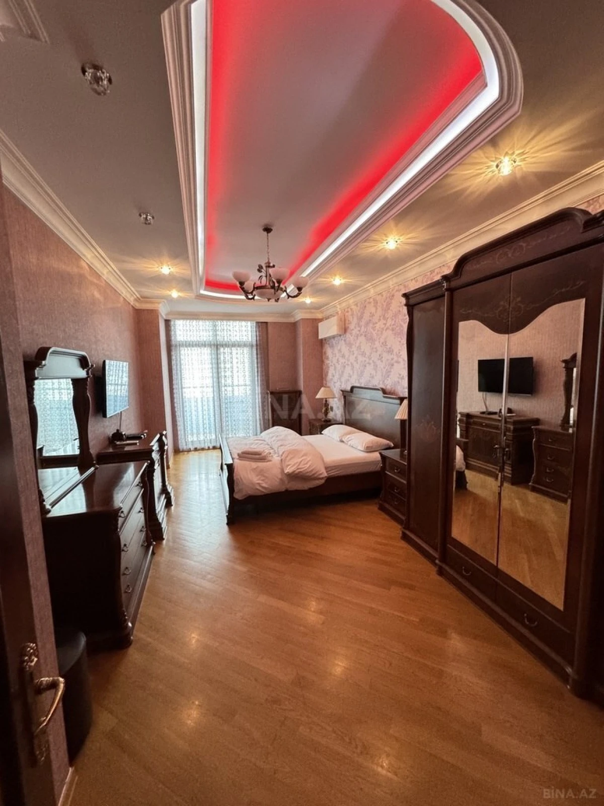 Kirayə verilir 3 otaqlı mənzil 200 m²