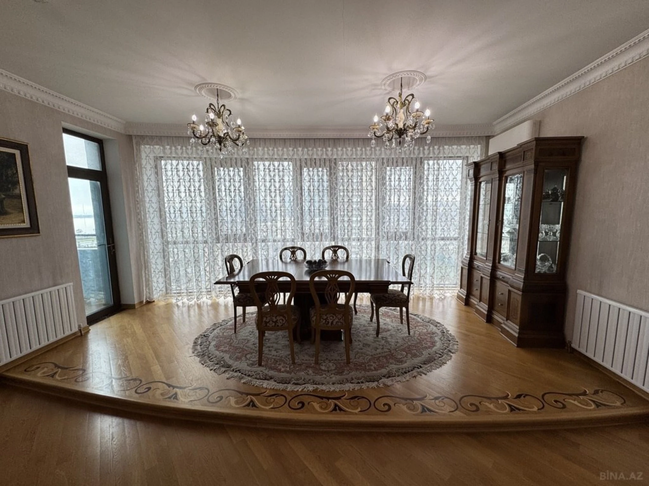 Kirayə verilir 3 otaqlı mənzil 200 m²