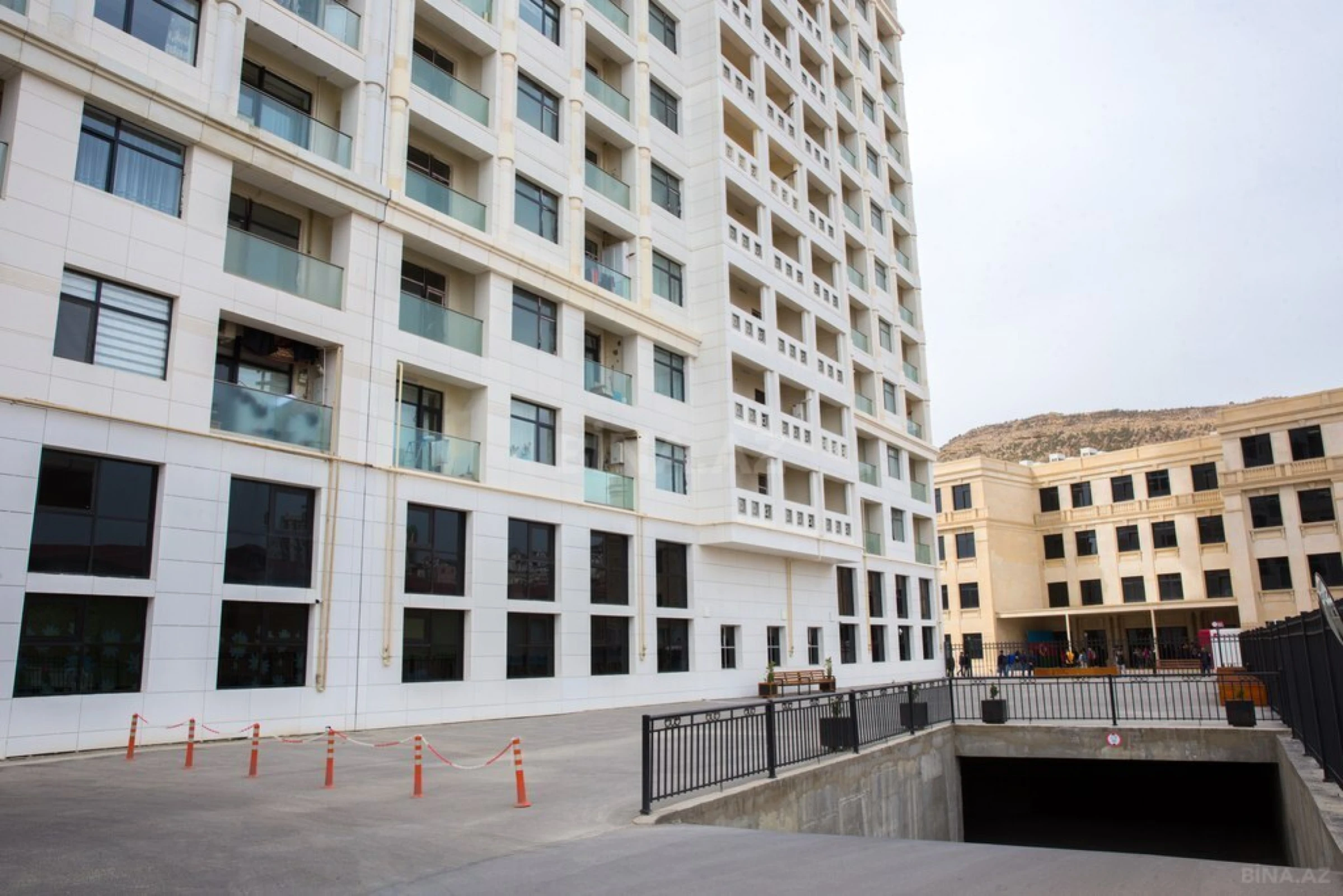Satılır 3 otaqlı mənzil 154.6 m²