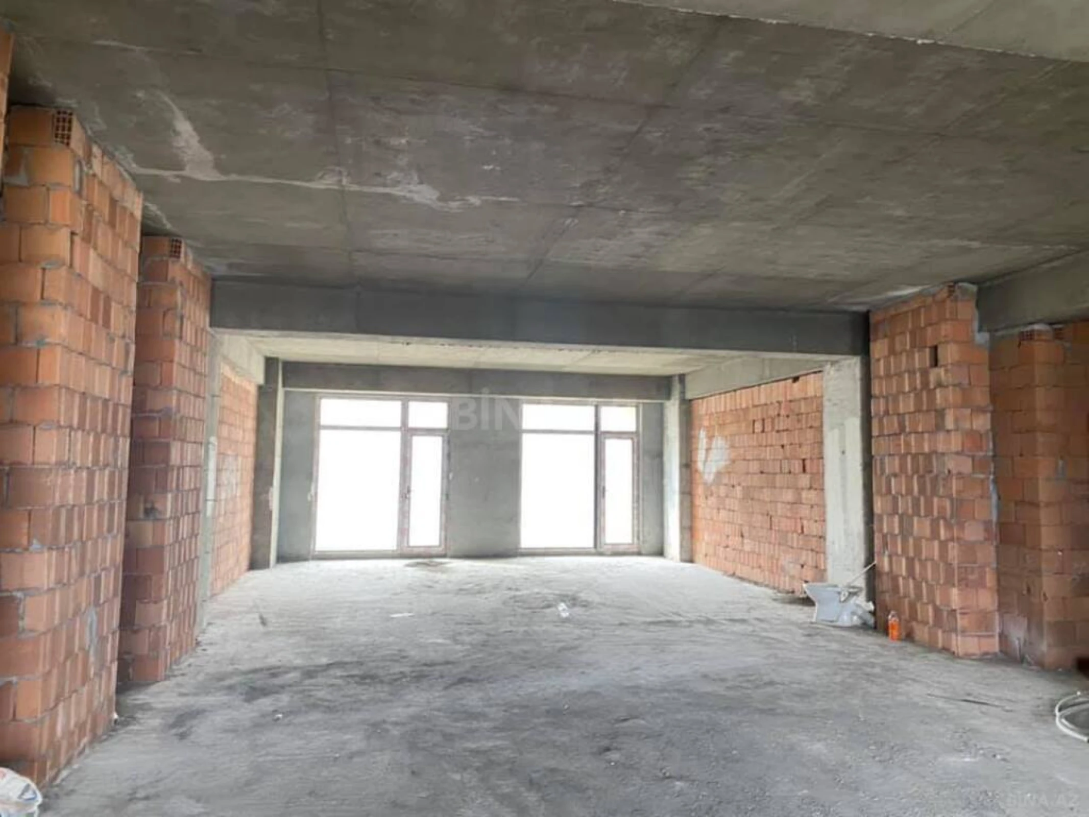 Satılır 3 otaqlı mənzil 154.6 m²