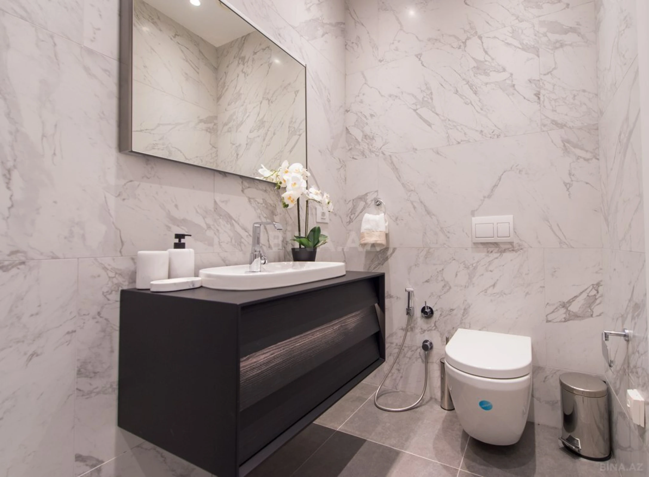 Satılır 3 otaqlı mənzil 123.7 m²