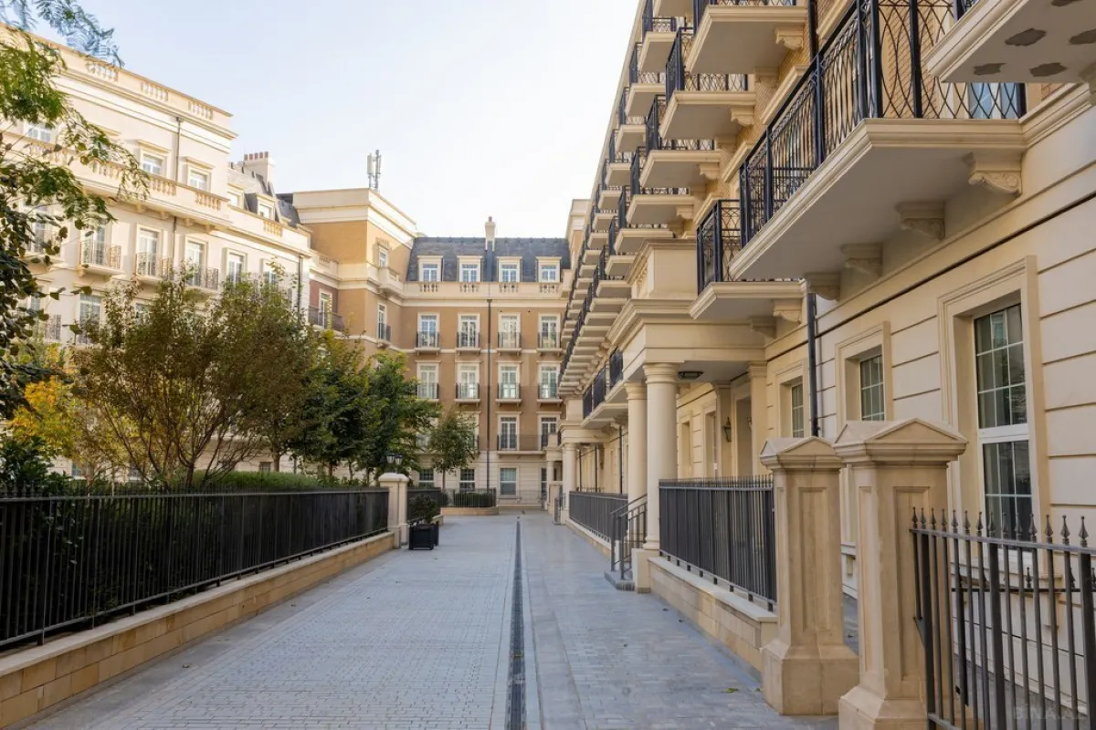 Satılır 3 otaqlı mənzil 123.7 m²